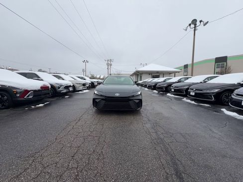 Used 2025 Toyota Camry LE image 16