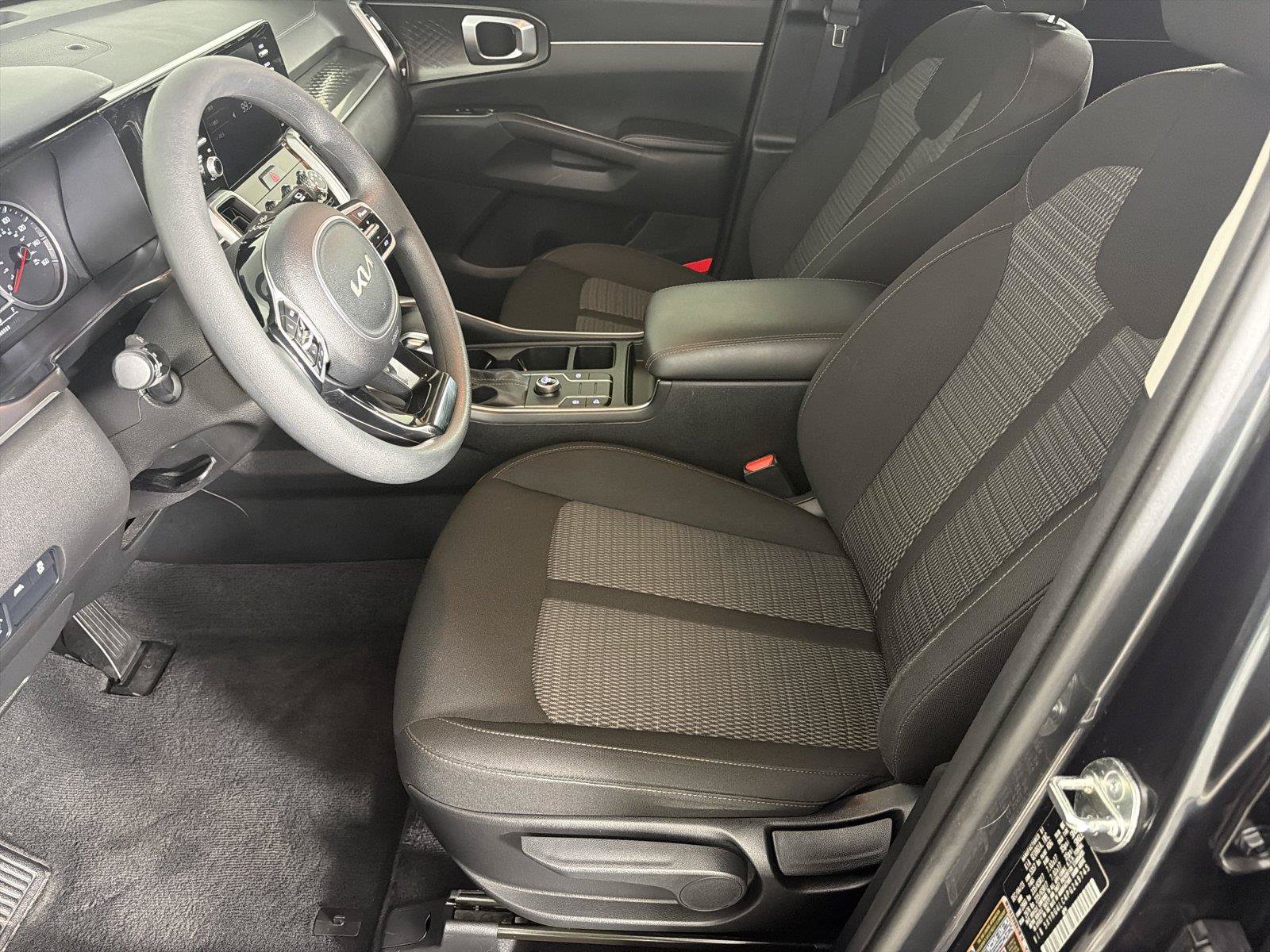 Used 2023 Kia Sorento LX FWD image 7