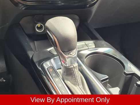 Used 2025 Chevrolet Trax LT w/ LT Convenience Package FWD image 16