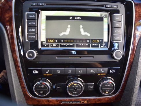 Used 2015 Volkswagen Passat TDI SEL Premium image 57