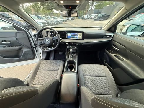 Used 2025 Nissan Kicks SV AWD/4WD image 18