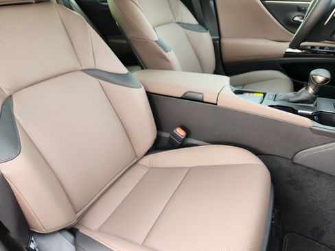 New 2025 Lexus ES 350 w/ Premium Package image 9