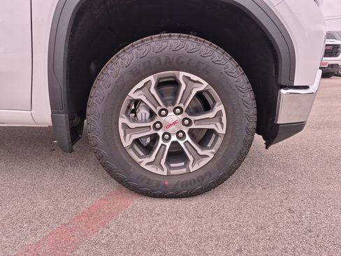 New 2026 GMC Sierra 1500 SLE w/ Preferred Package RWD image 15