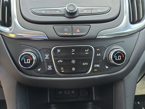 Used 2023 Chevrolet Equinox LT FWD image 25