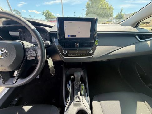 Used 2025 Toyota Corolla LE FWD image 28