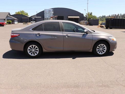 Used 2016 Toyota Camry LE FWD image 4