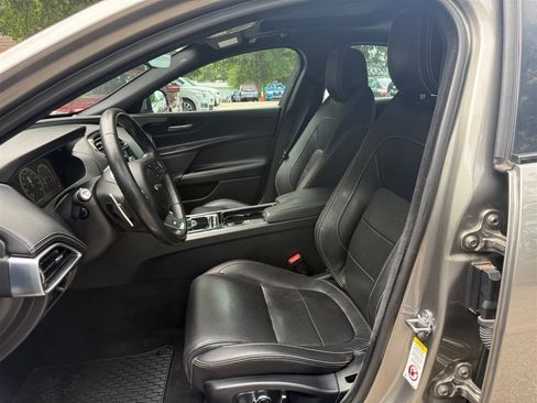 Used 2019 Jaguar XE S RWD image 10