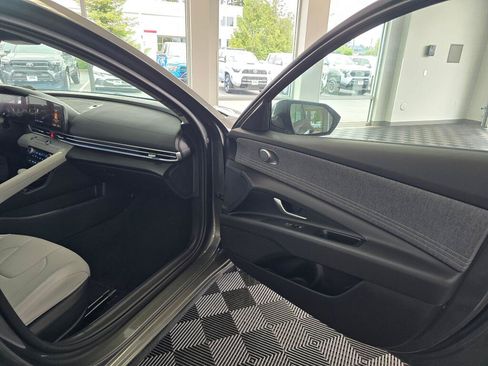 New 2026 Hyundai Elantra Limited FWD image 38
