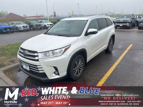 Used 2017 Toyota Highlander XLE AWD/4WD image 1