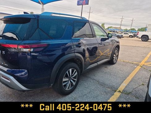 Used 2025 Nissan Pathfinder SL AWD/4WD image 13