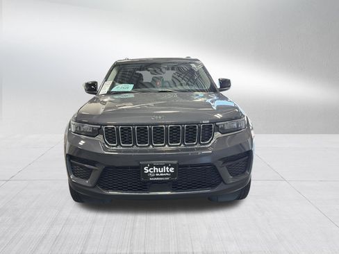 Used 2023 Jeep Grand Cherokee Laredo AWD/4WD image 2