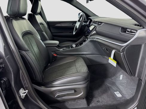 New 2025 Jeep Grand Cherokee L Laredo image 15