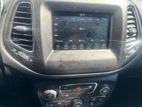Used 2019 Jeep Compass Latitude AWD/4WD image 9