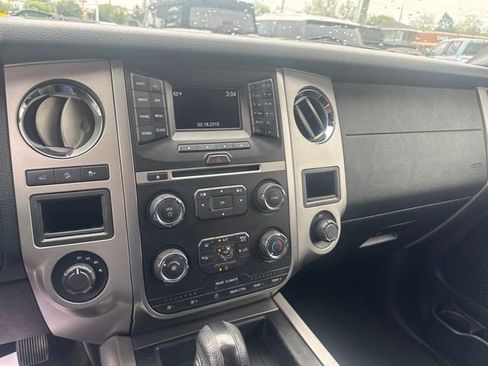 Used 2016 Ford Expedition XLT w/ Equipment Group 201A AWD/4WD image 8