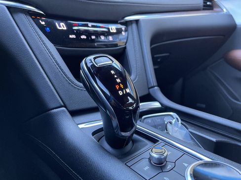 Used 2024 Cadillac XT5 Sportv w/ Technology Package AWD/4WD image 33
