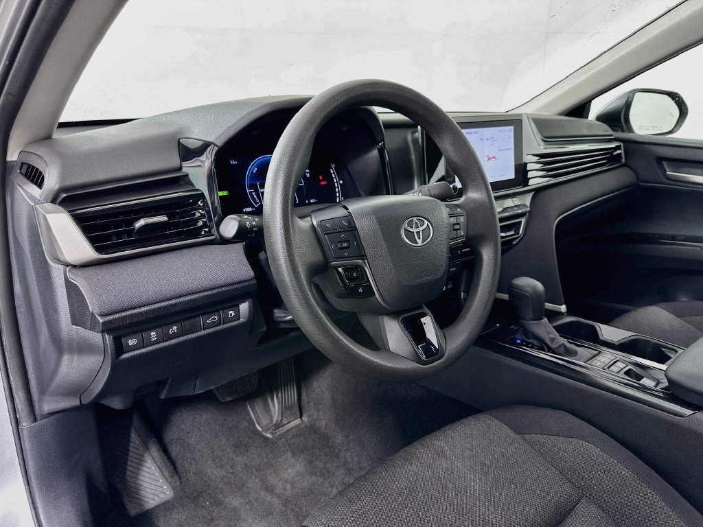 Certified 2025 Toyota Camry LE FWD image 9