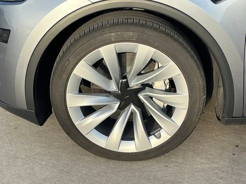 Used 2026 Tesla Model Y Long Range RWD image 4