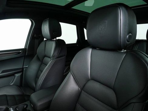 New 2026 Porsche Macan image 5