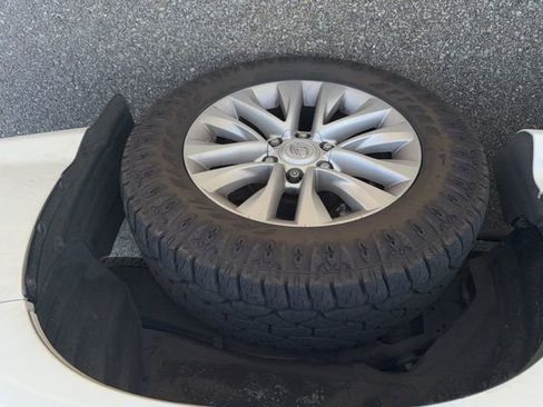 Used 2017 Lexus GX 460 image 6