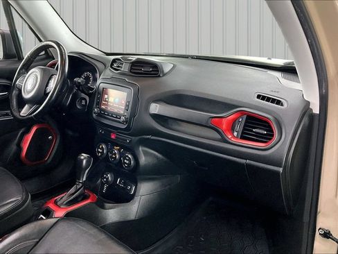 Used 2016 Jeep Renegade Trailhawk AWD/4WD image 27