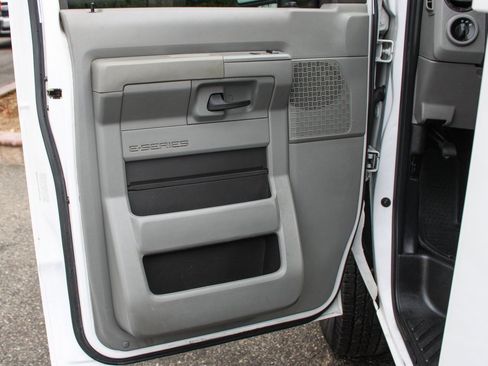 Used 2014 Ford E-350 and Econoline 350 Super Duty w/ Power Windows & Locks Group image 16