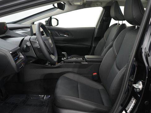 Used 2025 Toyota Prius AWD image 17