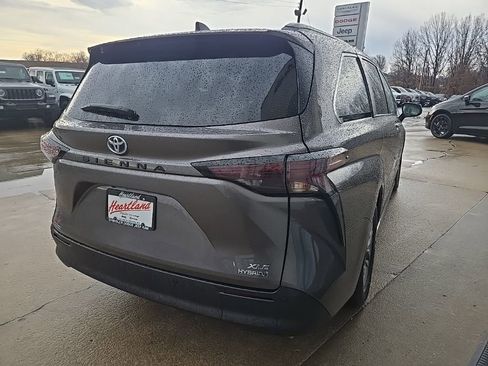 Used 2024 Toyota Sienna XLE image 10