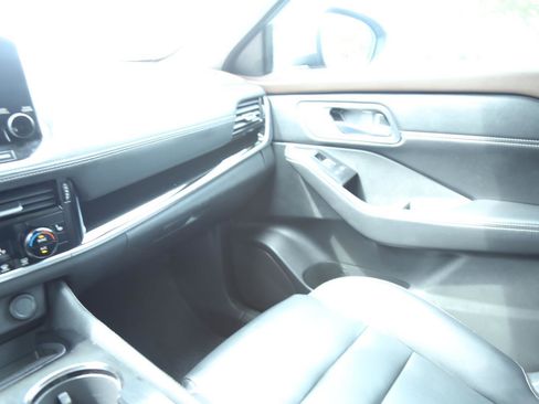 Used 2023 Nissan Rogue SL w/ SL Premium Package image 22