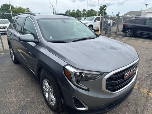 Used 2019 GMC Terrain SLE w/ Driver Convenience Package FWD image 9