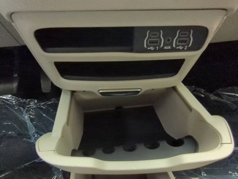 Used 2023 Chrysler Pacifica Touring-L FWD image 19