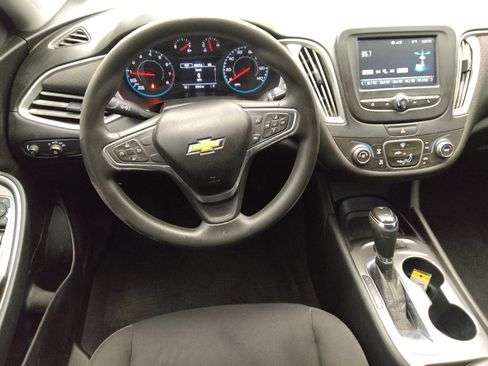 Used 2018 Chevrolet Malibu LS FWD image 22