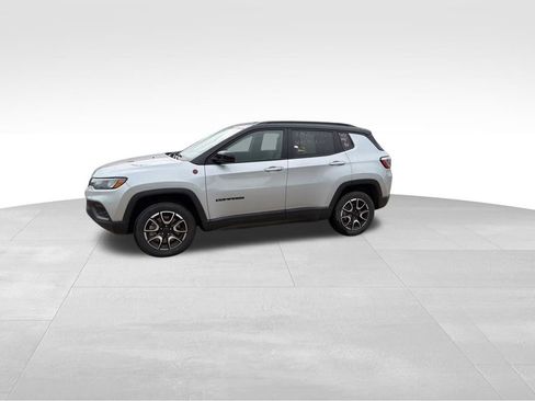 Used 2025 Jeep Compass Trailhawk AWD/4WD image 6