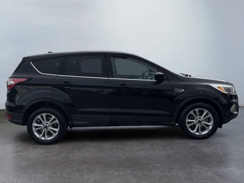 Used 2017 Ford Escape SE image 2