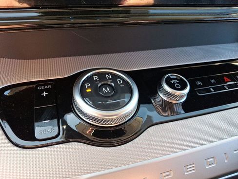 New 2025 Ford Expedition Active image 11