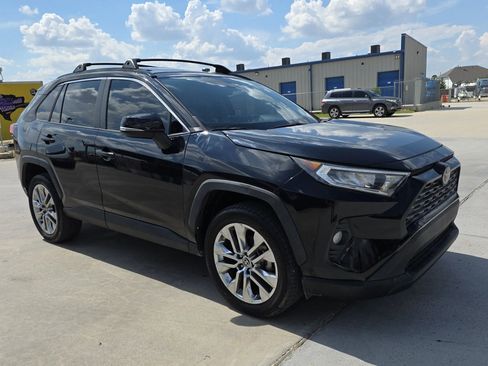 Used 2021 Toyota RAV4 XLE Premium FWD image 7