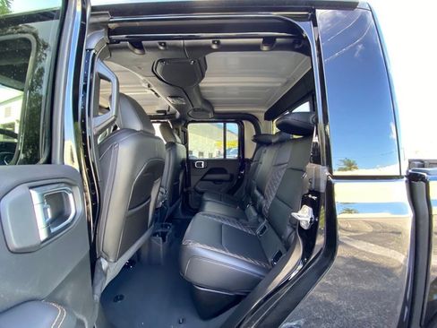 Used 2022 Jeep Gladiator Overland image 30