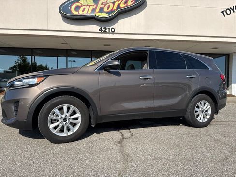Used 2019 Kia Sorento FWD image 3