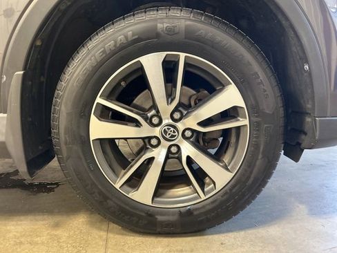Used 2018 Toyota RAV4 XLE w/ Plus Extra Value Package AWD/4WD image 11