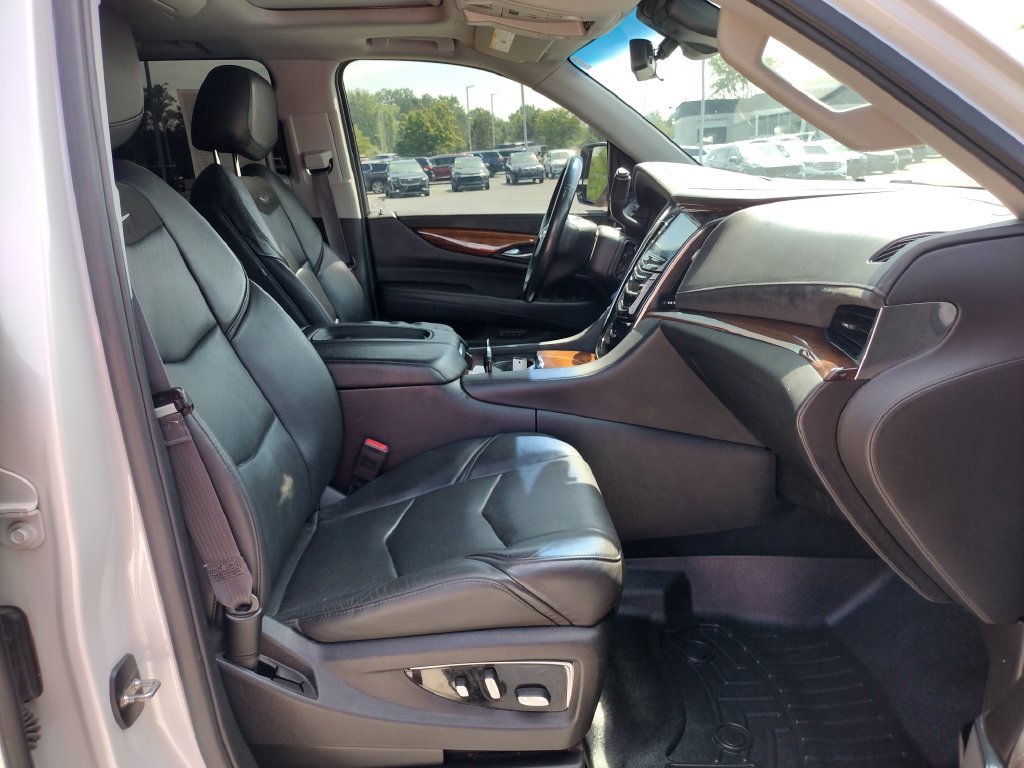 Used 2017 Cadillac Escalade ESV Premium Luxury AWD/4WD image 13