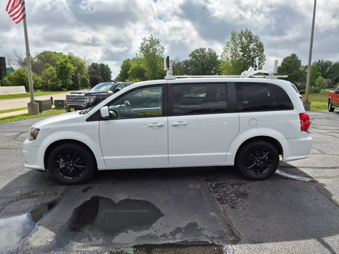 Used 2019 Dodge Grand Caravan SE FWD image 5