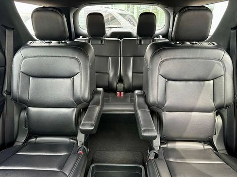 Used 2020 Ford Explorer XLT w/ Equipment Group 202A AWD/4WD image 20