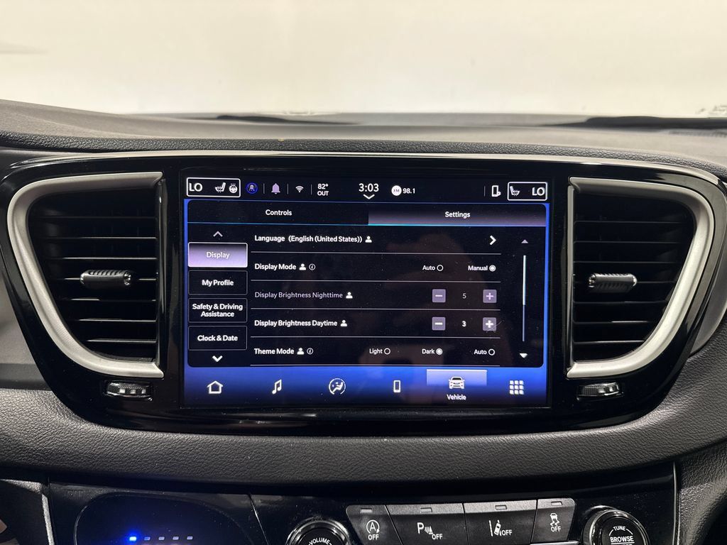 Used 2025 Chrysler Pacifica Select FWD image 37