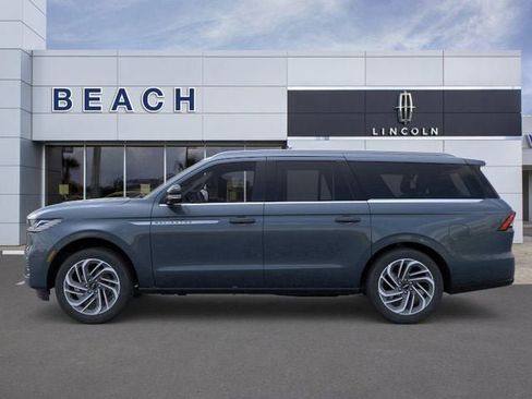 New 2025 Lincoln Navigator L Reserve image 4