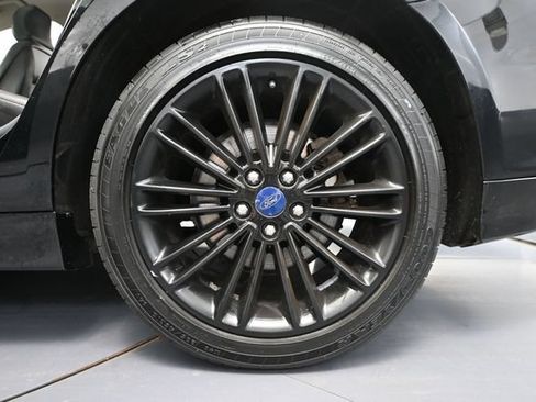 Used 2016 Ford Fusion SE w/ Equipment Group 202A FWD image 15