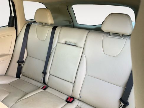 Used 2016 Volvo XC60 T5 Premier w/ Proximity Package image 13