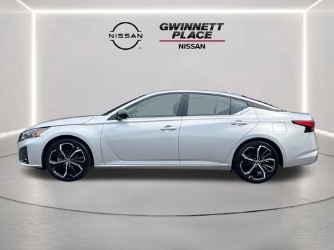 Used 2024 Nissan Altima 2.5 SR FWD image 21