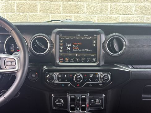 Used 2023 Jeep Wrangler Unlimited Sahara w/ Cold Weather Group AWD/4WD image 10