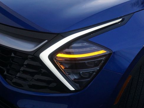 Used 2025 Kia Sportage EX image 31