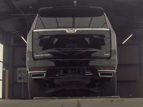 Used 2024 Cadillac Escalade Premium Luxury w/ Performance Package image 13