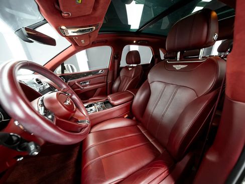 Used 2019 Bentley Bentayga image 2